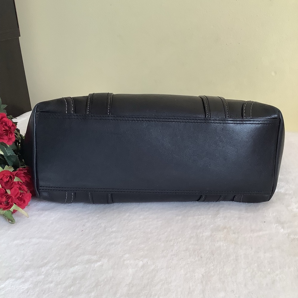 Coach Leather Purse - Picture 15 of 16